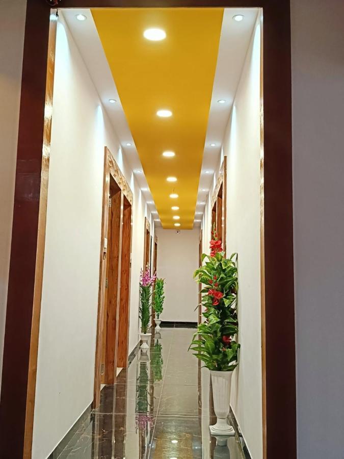 Hotel Maan Palace Вадодара Экстерьер фото