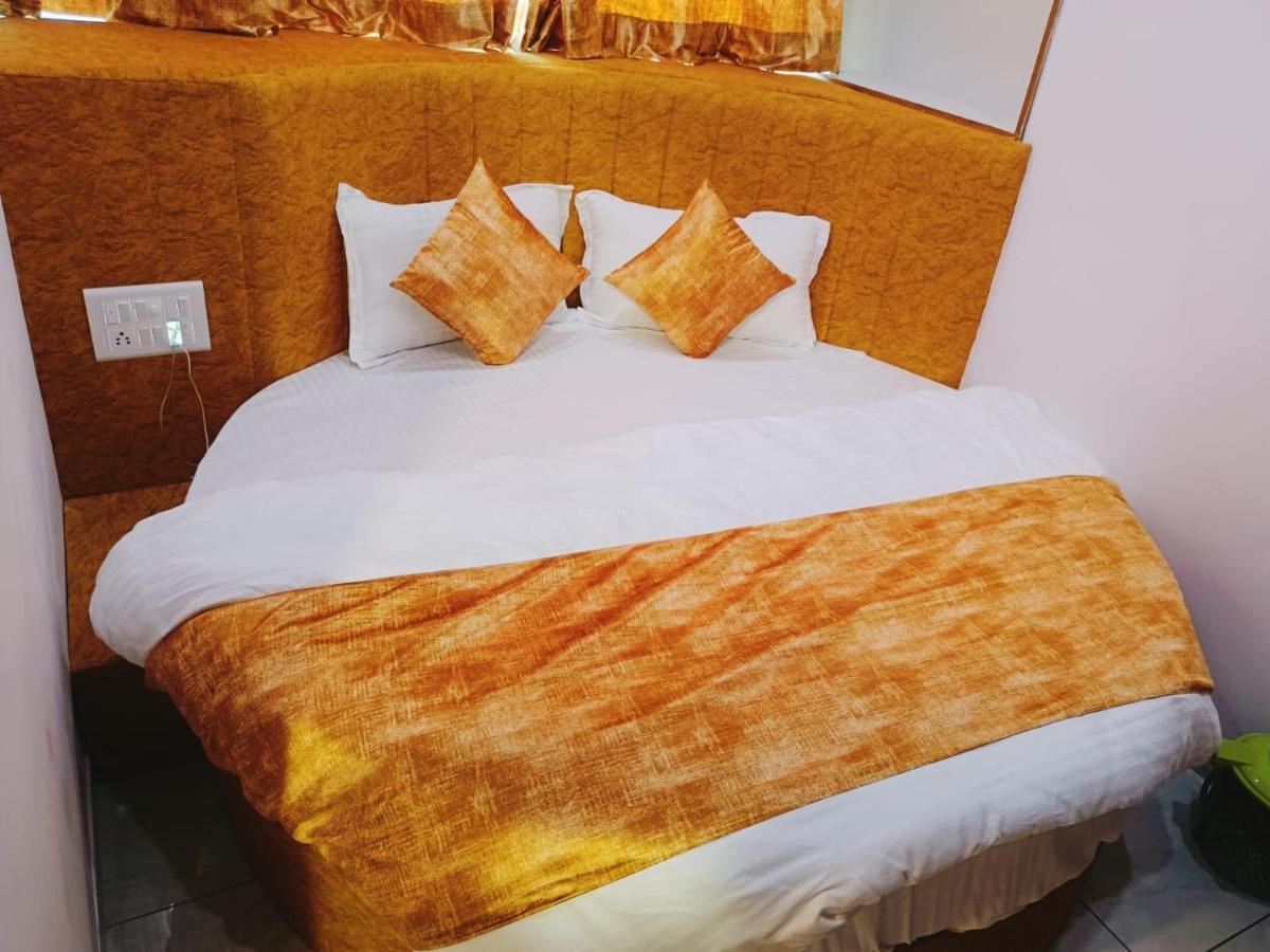 Hotel Maan Palace Вадодара Экстерьер фото