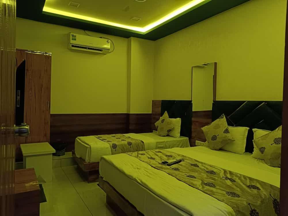 Hotel Maan Palace Вадодара Экстерьер фото